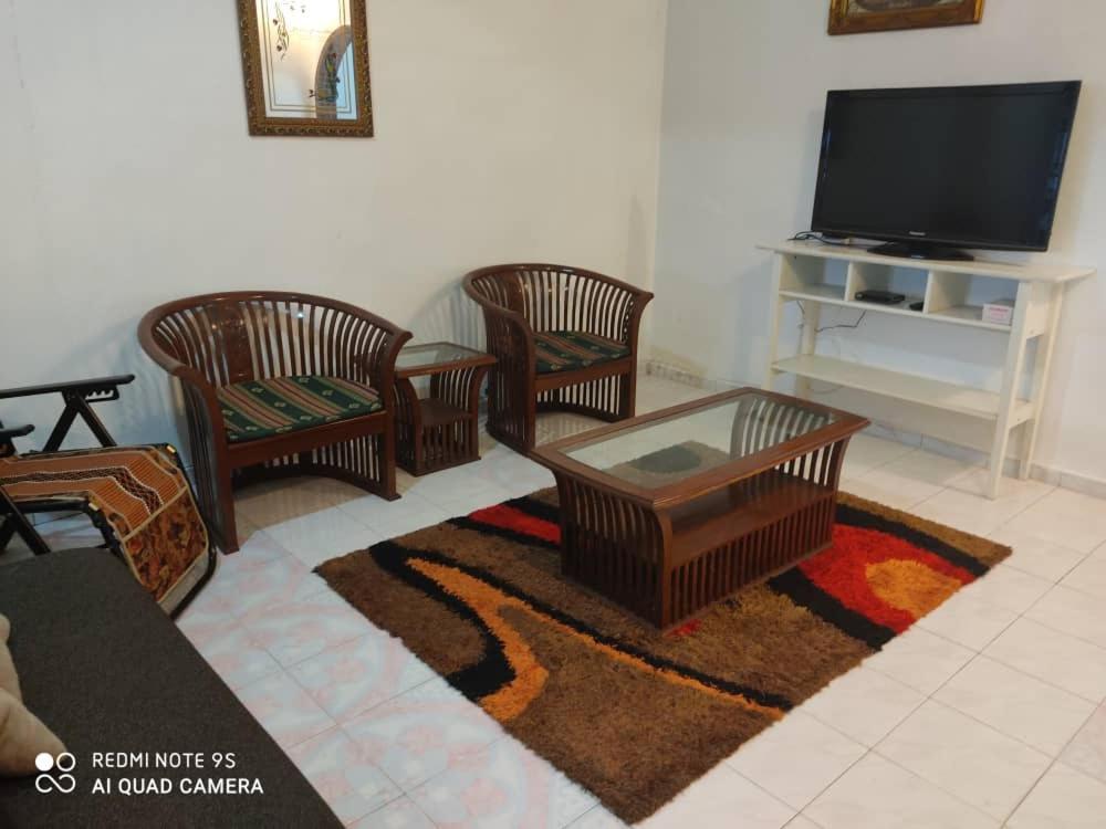 R&R Homestay Simpang Renggam Exteriör bild